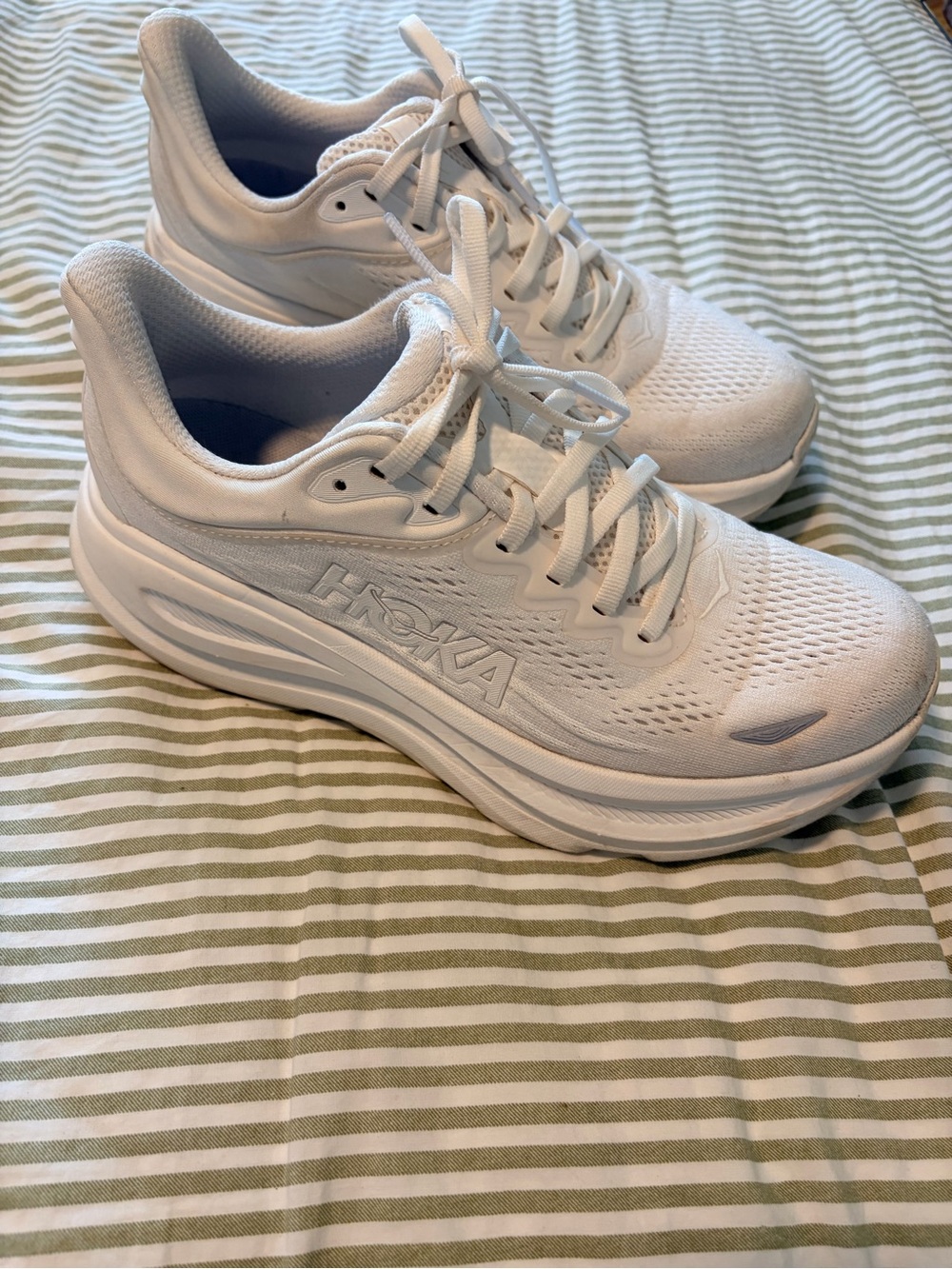 HOKA Women's White bondi Running Shoes